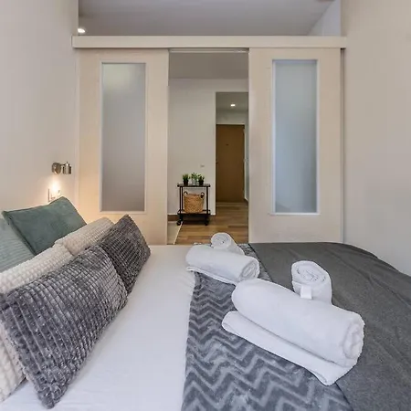 Апартаменти Lxr Neptuno Renovated And Pool Торремолінос