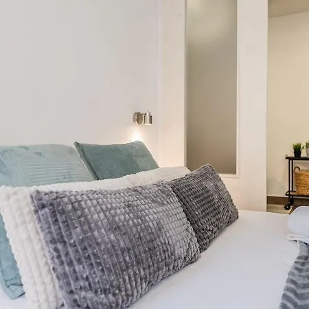 Lxr Neptuno Renovated And Pool Апартаменти